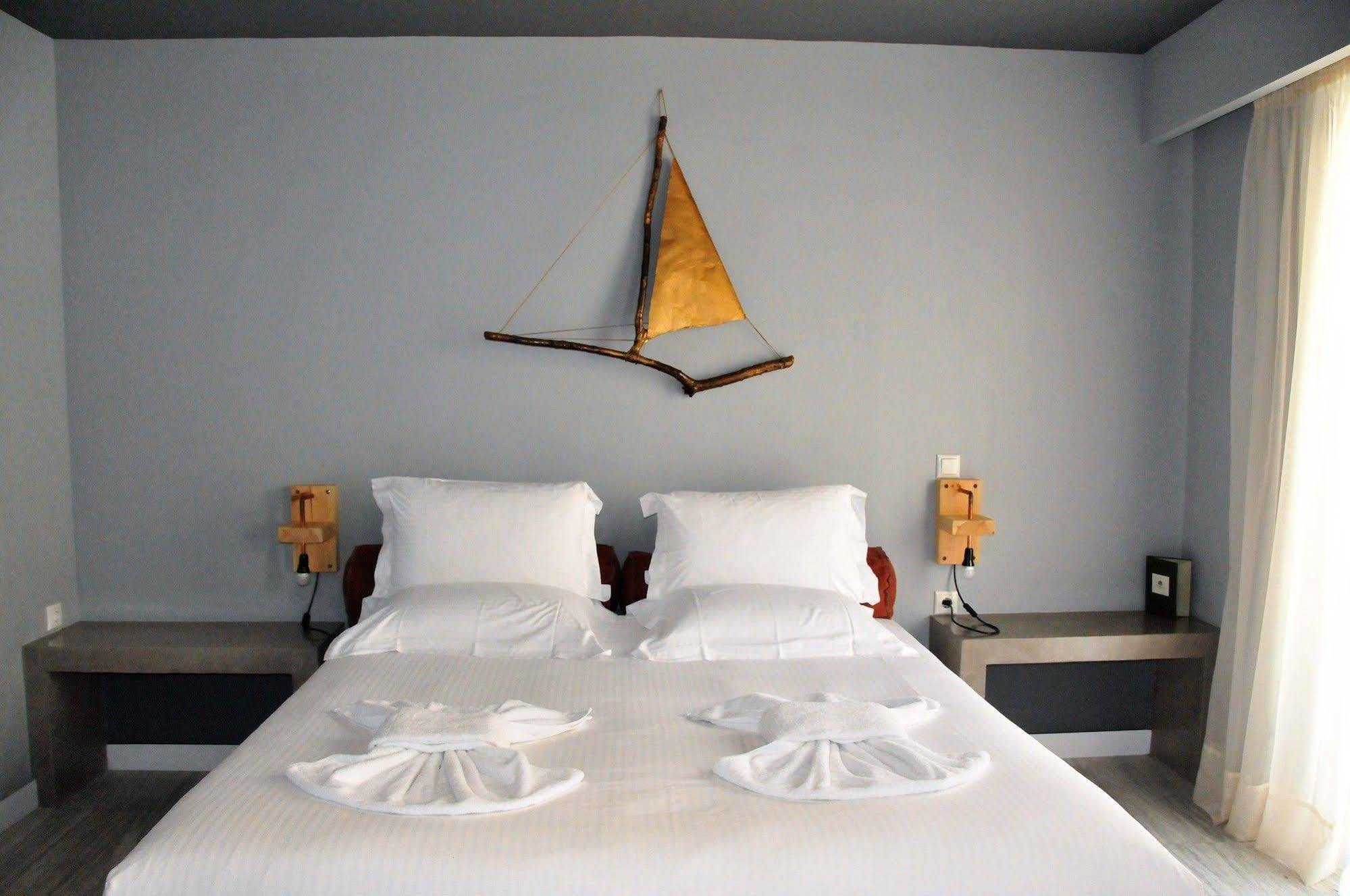 Lotus Center Apartments Athena Bagian luar foto