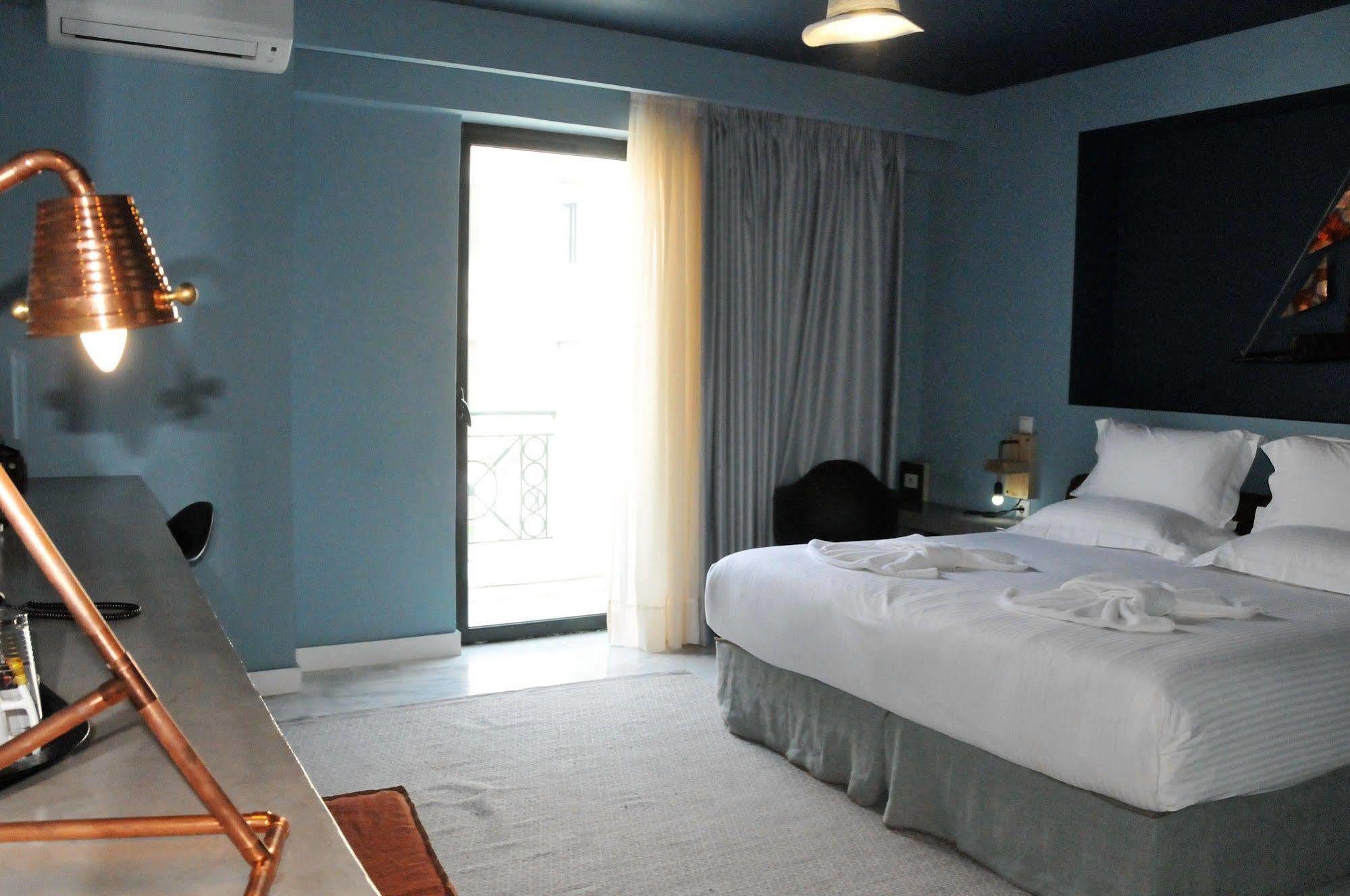 Lotus Center Apartments Athena Bagian luar foto