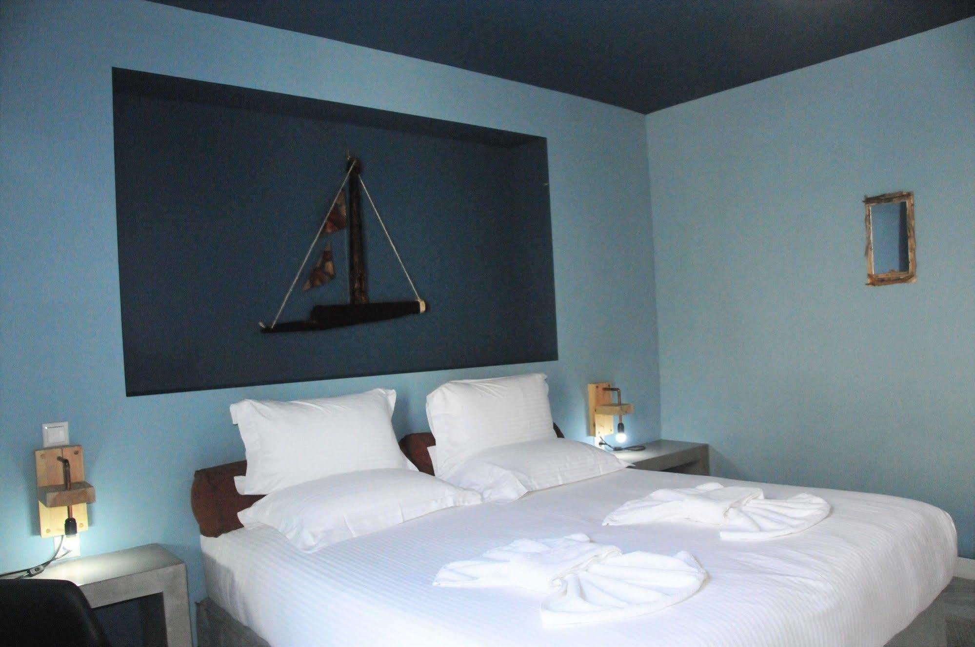 Lotus Center Apartments Athena Bagian luar foto