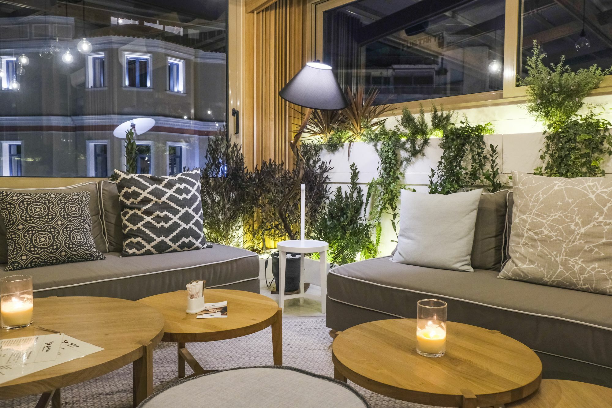 Lotus Center Apartments Athena Bagian luar foto