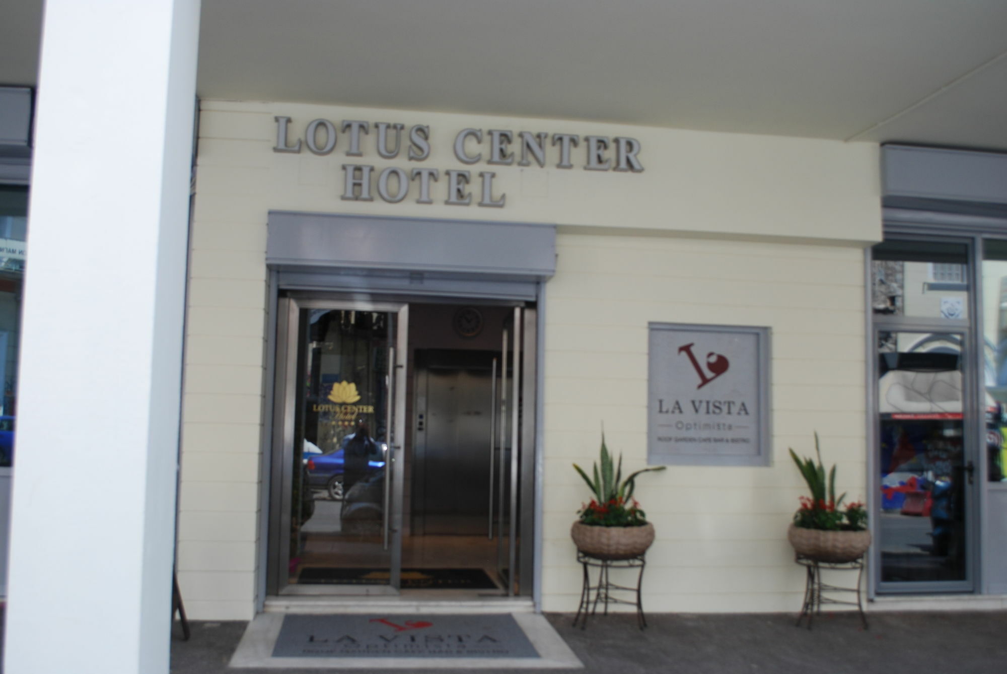 Lotus Center Apartments Athena Bagian luar foto